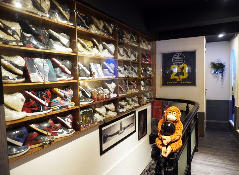 基隆仁愛│煮火鍋│商業午餐價格親民食材新鮮,喬登鞋收藏超亮眼 - 第13張圖 基隆仁愛│煮火鍋│商業午餐價格親民食材新鮮,喬登鞋收藏超亮眼