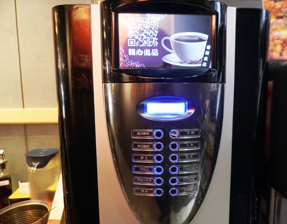 基隆仁愛│煮火鍋│商業午餐價格親民食材新鮮，喬登鞋收藏超亮眼