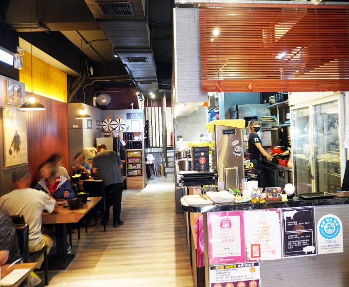 基隆仁愛│煮火鍋│商業午餐價格親民食材新鮮,喬登鞋收藏超亮眼 - 第6張圖 基隆仁愛│煮火鍋│商業午餐價格親民食材新鮮,喬登鞋收藏超亮眼