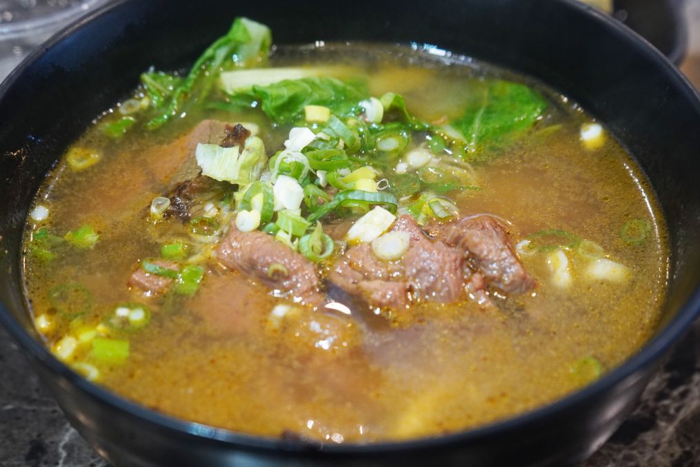 台北大同｜老地方牛肉麵｜鄰近圓山捷運站的重口味牛肉麵，動漫迷必訪的人氣美食