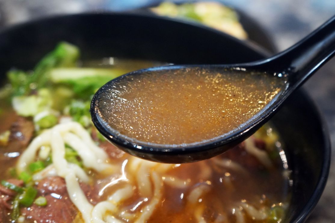 台北大同｜老地方牛肉麵｜鄰近圓山捷運站的重口味牛肉麵，動漫迷必訪的人氣美食