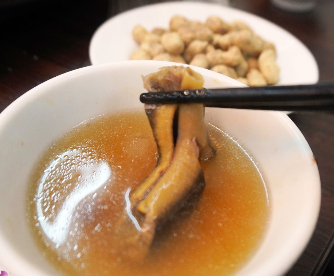 嘉義西區｜深山土雞城｜鄰近嘉義車站的聚餐合菜餐廳，三仙爐推薦必點，湯頭清爽甘甜，熱炒料豐富