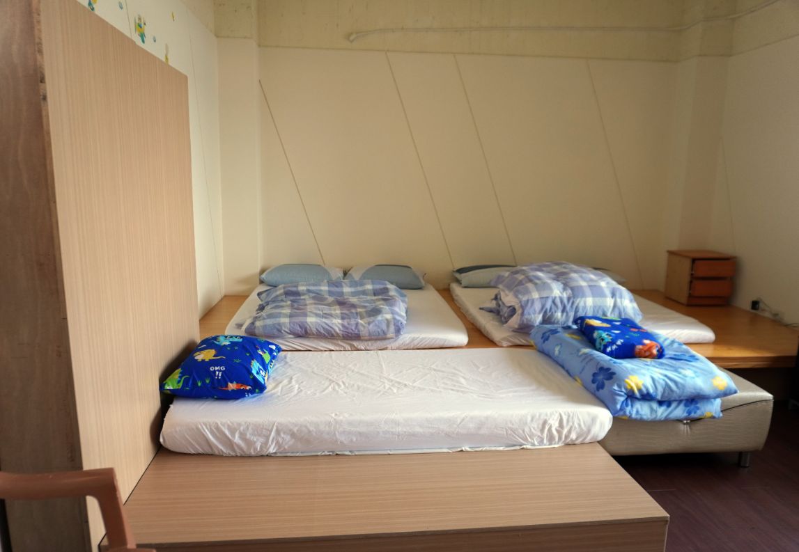 來去基隆住一晚｜基隆民宿｜鄰近虎仔山休閒咖啡館，視野超好，盡覽牛稠港美景，度假放鬆好選擇