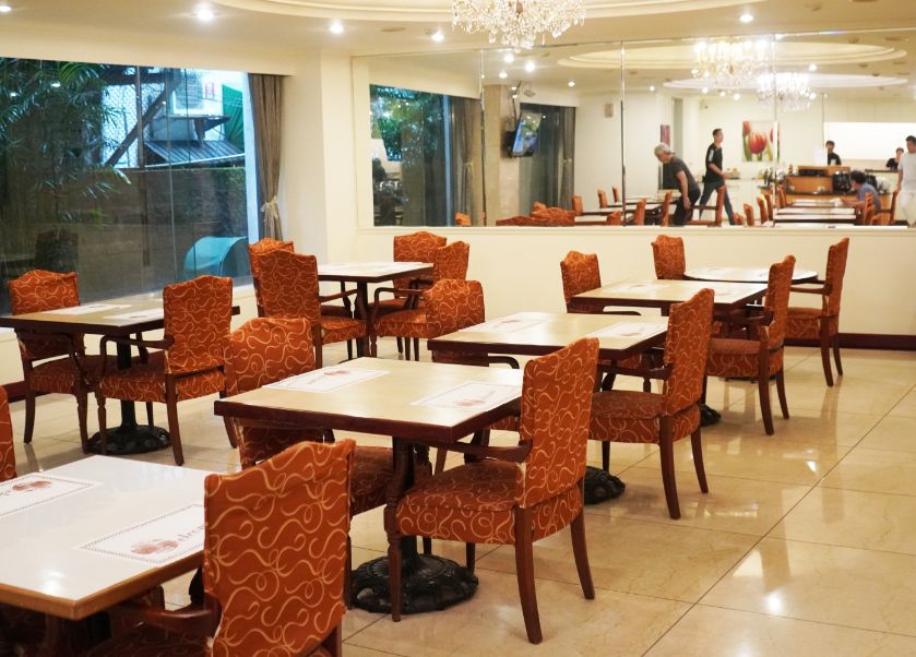 新竹住宿｜明月大飯店｜鄰近東門市場的30年老旅店，小資族住宿好選擇