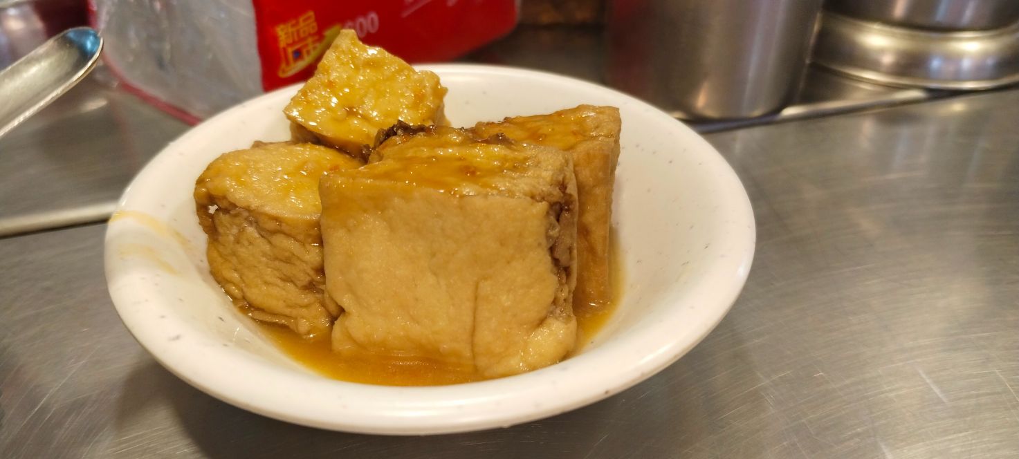 基隆廟口美食│羊妹妹羊肉魯飯│全台首創，羊肉焿湯頭好肉片香