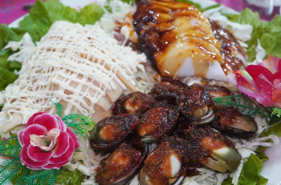 基隆安樂｜玉龍宴席包辦｜在地辦桌首選，餐點食材豐富澎拜，古早味炸大雞腿，充滿童年回憶