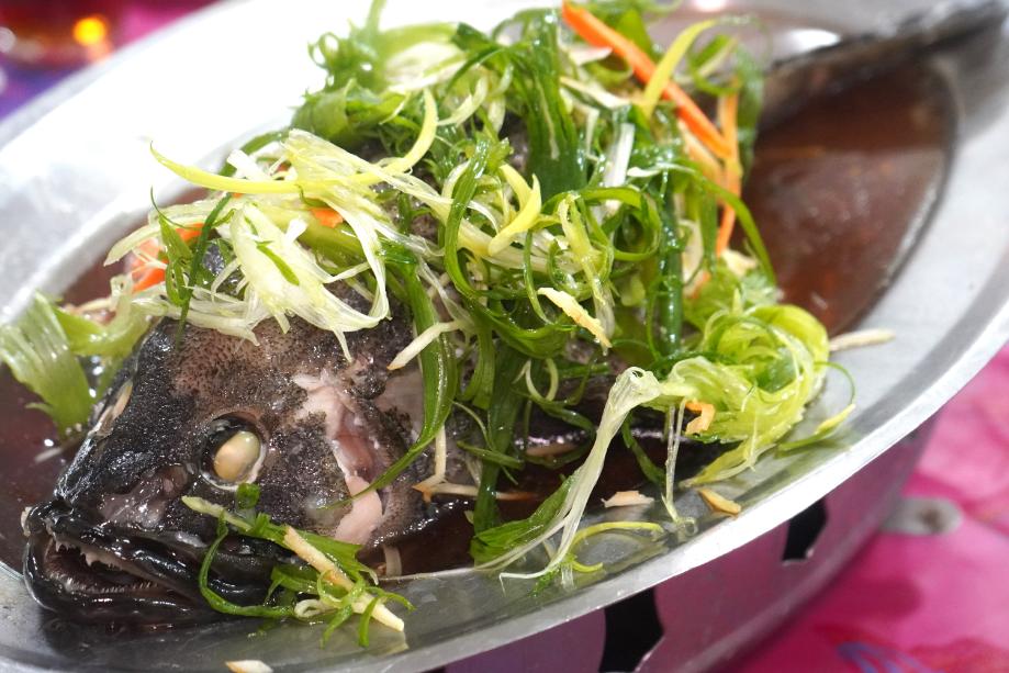 基隆安樂｜玉龍宴席包辦｜在地辦桌首選，餐點食材豐富澎拜，古早味炸大雞腿，充滿童年回憶