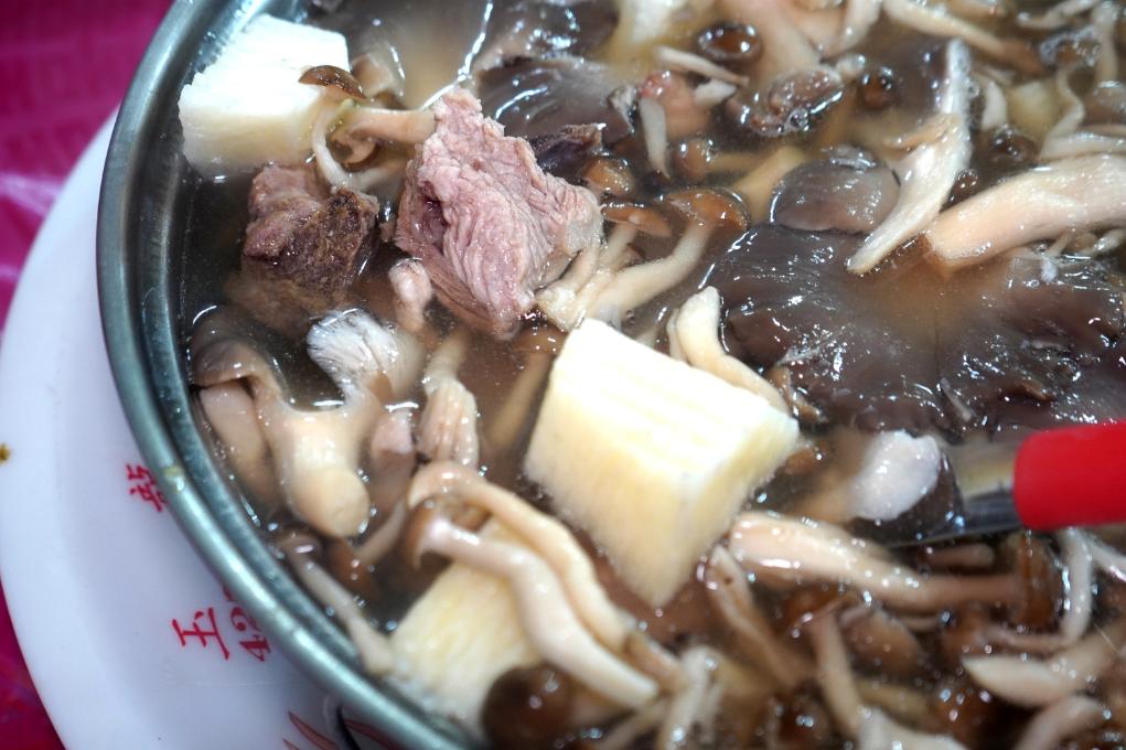 基隆安樂|玉龍宴席包辦|在地辦桌首選,餐點食材豐富澎拜,古早味炸大雞腿,充滿童年回憶 - 第26張圖 基隆安樂|玉龍宴席包辦|在地辦桌首選,餐點食材豐富澎拜,古早味炸大雞腿,充滿童年回憶