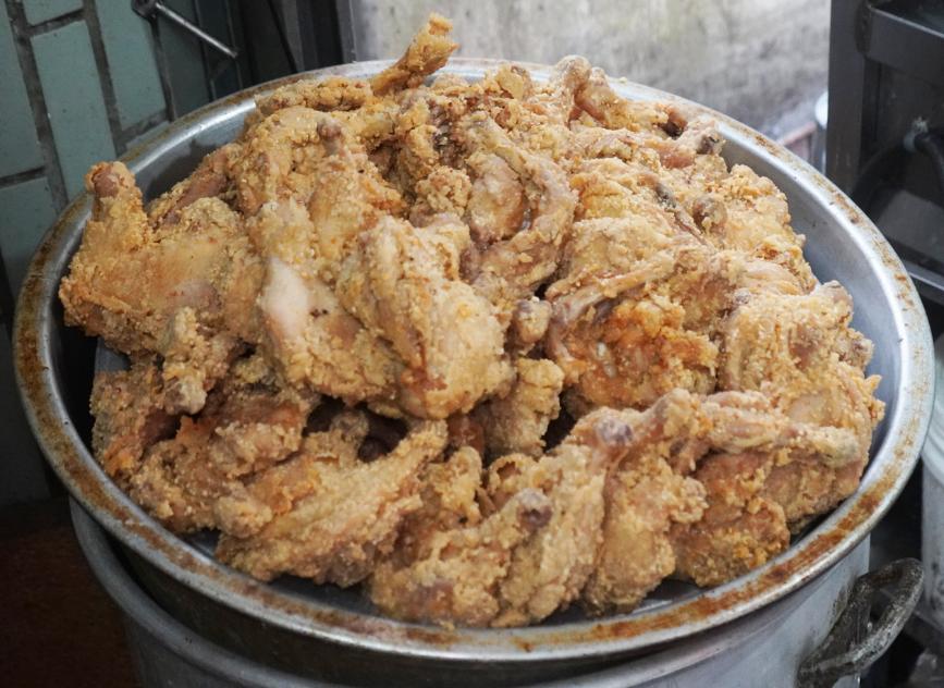 基隆安樂|玉龍宴席包辦|在地辦桌首選,餐點食材豐富澎拜,古早味炸大雞腿,充滿童年回憶 - 第4張圖 基隆安樂|玉龍宴席包辦|在地辦桌首選,餐點食材豐富澎拜,古早味炸大雞腿,充滿童年回憶