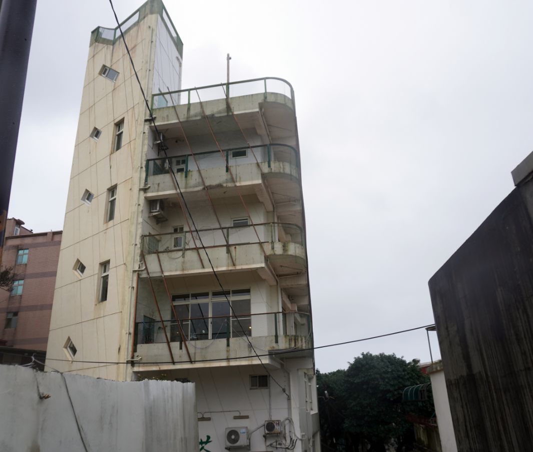 來去基隆住一晚｜基隆民宿｜鄰近虎仔山休閒咖啡館，視野超好，盡覽牛稠港美景，度假放鬆好選擇