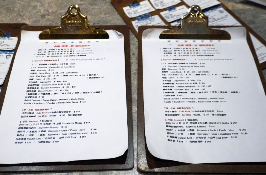 基隆中正｜貓町咖啡｜食尚玩家推薦，超人氣貓咪咖啡廳，吉古拉熱狗堡必點，充滿基隆在地特色的鹹食點心