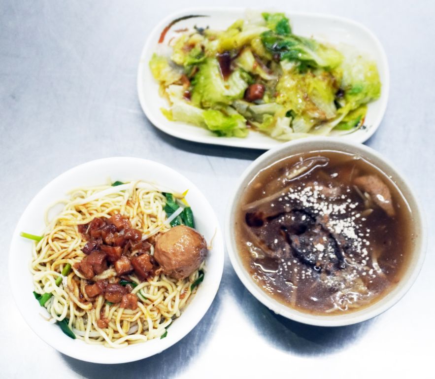 嘉義太保｜丁家魯肉飯｜故宮南院周邊美食推薦，隱藏版銅板美食，魯肉飯口感豐腴又黏唇