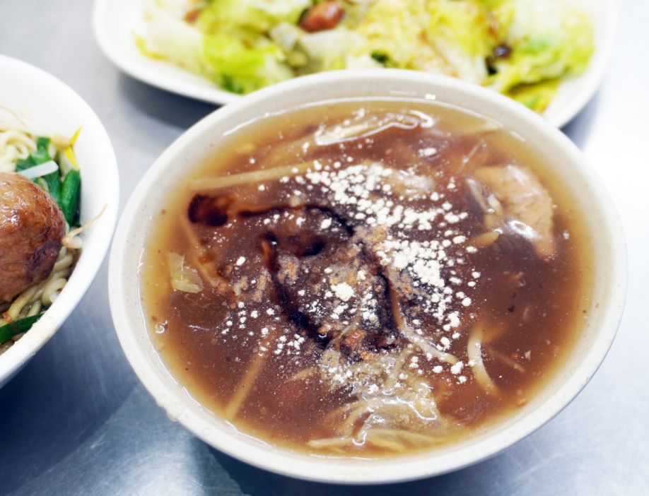 嘉義太保｜丁家魯肉飯｜故宮南院周邊美食推薦，隱藏版銅板美食，魯肉飯口感豐腴又黏唇