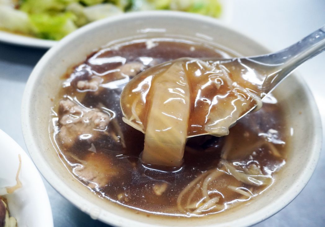 嘉義太保｜丁家魯肉飯｜故宮南院周邊美食推薦，隱藏版銅板美食，魯肉飯口感豐腴又黏唇