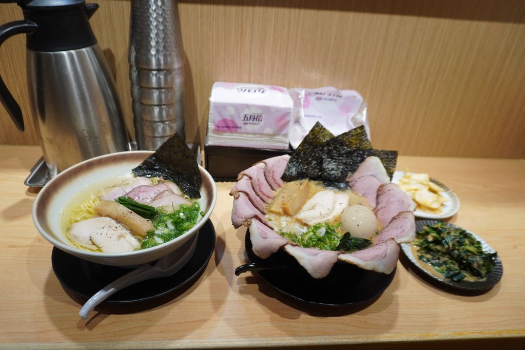 淡水必吃美食｜淡暮拉麵｜位於老街尾端的職人拉麵，鹽味雞湯拉麵，料豐富，湯頭有層次