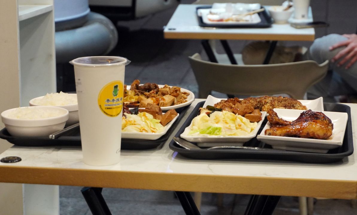 台北萬華|三吉外賣|西門町57年老店,武昌街必吃碳烤雞腿,皮Q肉嫩又多汁 - 第3張圖 台北萬華|三吉外賣|西門町57年老店,武昌街必吃碳烤雞腿,皮Q肉嫩又多汁
