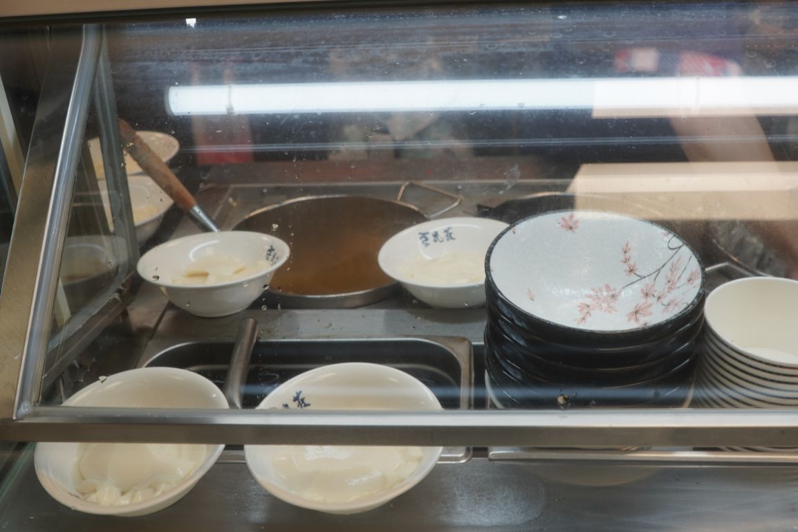 台北大同｜豆花莊｜寧夏夜市60年老店，黃仁勳推薦必訪的美味豆花