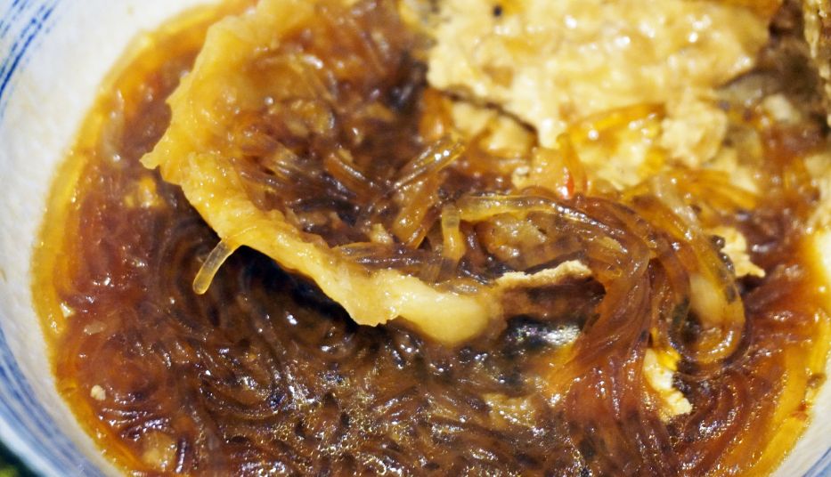 新北淡水｜老店淡水魚丸阿給｜在地經營45年，阿給跟甜不辣都很推薦