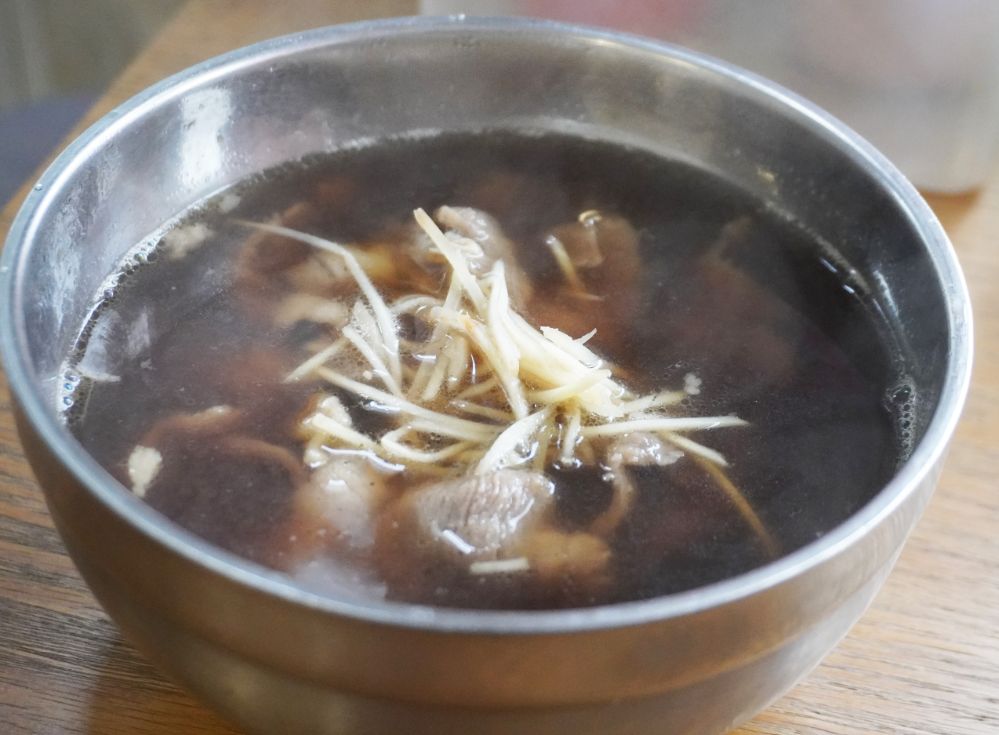 基隆中正|岡山羊肉|隱身於義二路轉角的平價美食,藥膳湯頭濃郁鮮甜 - 第3張圖 基隆中正|岡山羊肉|隱身於義二路轉角的平價美食,藥膳湯頭濃郁鮮甜