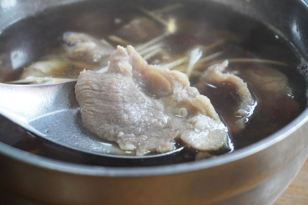基隆中正|岡山羊肉|隱身於義二路轉角的平價美食,藥膳湯頭濃郁鮮甜 - 第9張圖 基隆中正|岡山羊肉|隱身於義二路轉角的平價美食,藥膳湯頭濃郁鮮甜