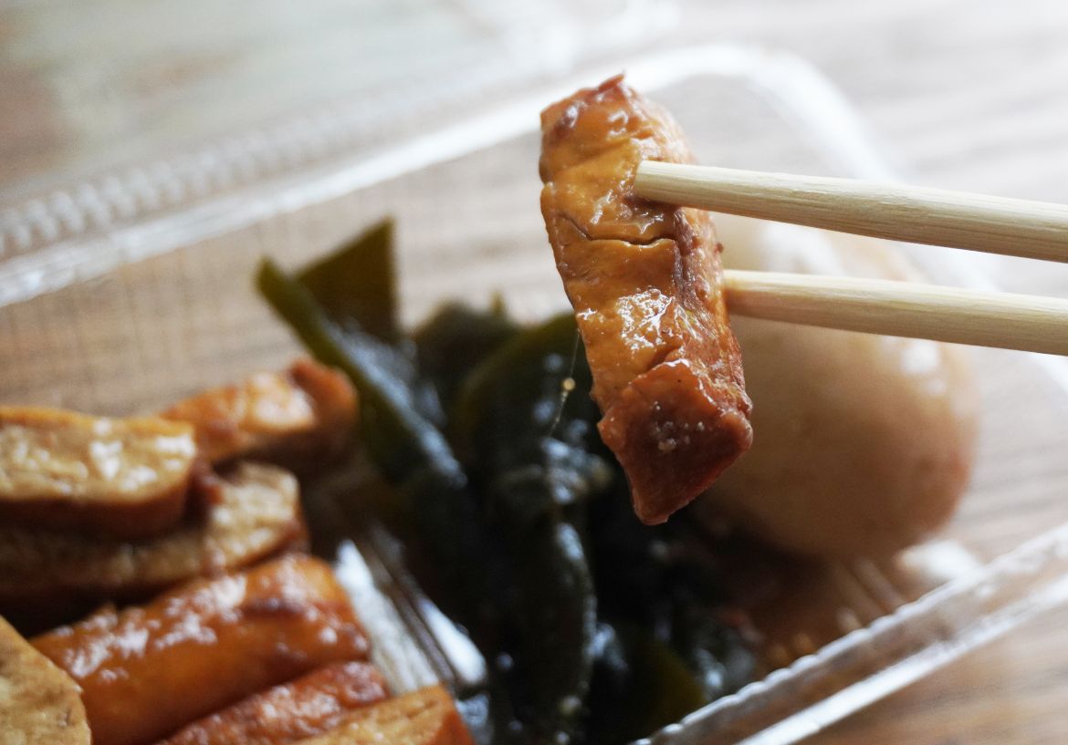 基隆中正｜岡山羊肉｜隱身於義二路轉角的平價美食，藥膳湯頭濃郁鮮甜