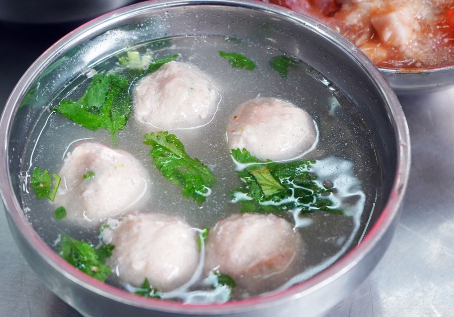 新竹城隍廟美食｜林家肉圓｜在地百年老店，超人氣銅板美食，外皮Q彈，紅糟肉味道豐富