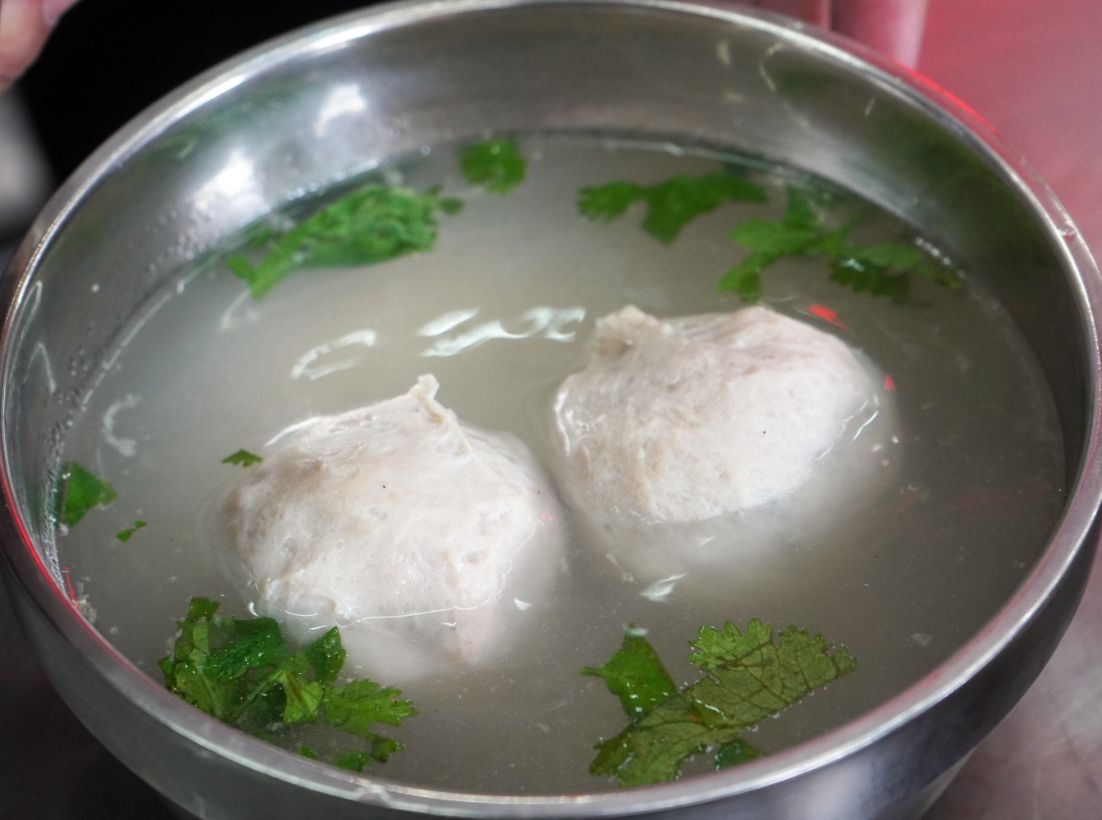 新竹城隍廟美食｜林家肉圓｜在地百年老店，超人氣銅板美食，外皮Q彈，紅糟肉味道豐富