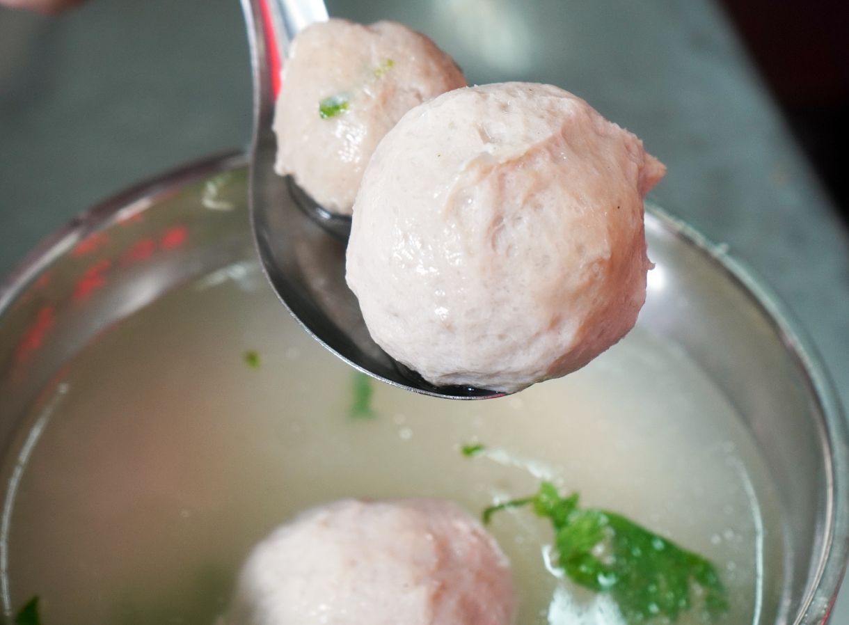 新竹城隍廟美食|林家肉圓|在地百年老店,超人氣銅板美食,外皮Q彈,紅糟肉味道豐富 - 第18張圖 新竹城隍廟美食|林家肉圓|在地百年老店,超人氣銅板美食,外皮Q彈,紅糟肉味道豐富