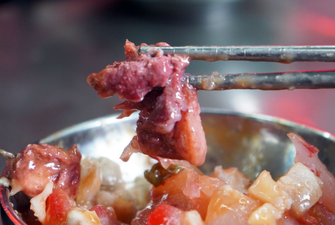新竹城隍廟美食|林家肉圓|在地百年老店,超人氣銅板美食,外皮Q彈,紅糟肉味道豐富 - 第3張圖 新竹城隍廟美食|林家肉圓|在地百年老店,超人氣銅板美食,外皮Q彈,紅糟肉味道豐富
