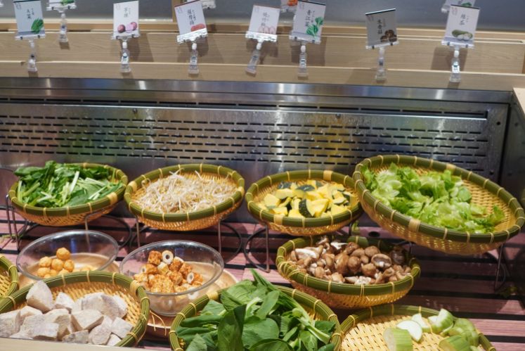 基隆中正｜涮乃葉基隆好食城店｜港邊第一排景觀餐廳，豐盛肉盤及自助吧吃到爽