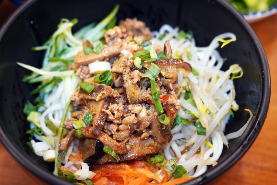 宜蘭礁溪｜有麵煮私房小吃｜食尚玩家推薦麵店，小菜豐富，麵食份量大