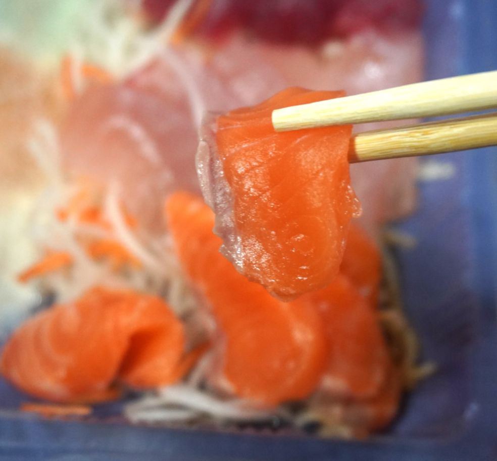 基隆仁愛｜站前壽司｜鄰近三坑車站的人氣日式料理店，炒飯推薦必點，口感實在料豐富