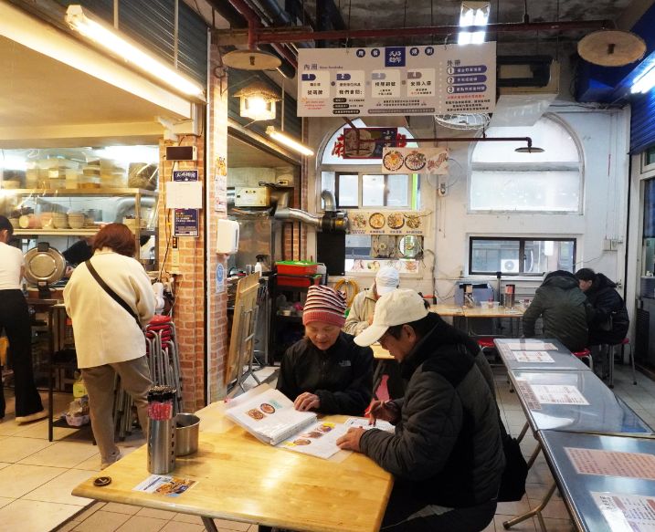 基隆仁愛市場|A6263吳姳麵館|500碗入選店家,用料實在,品項豐富有創意的美味小店 - 第9張圖 基隆仁愛市場|A6263吳姳麵館|500碗入選店家,用料實在,品項豐富有創意的美味小店