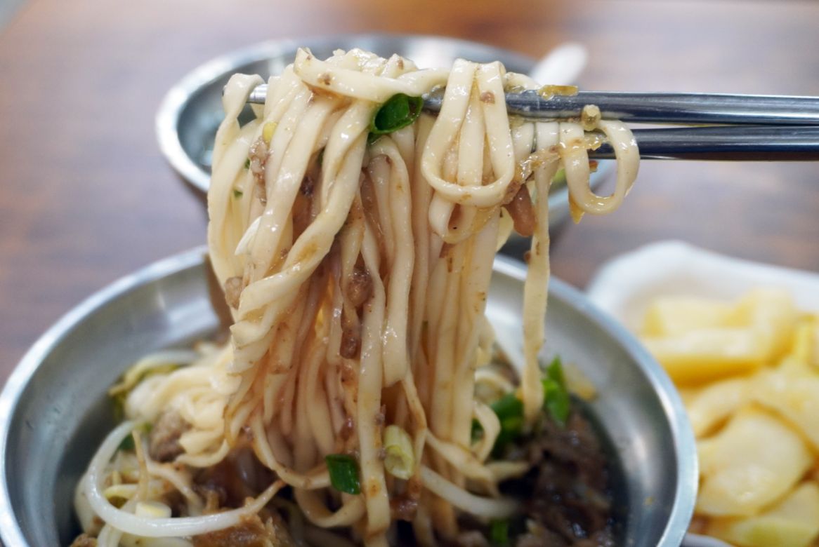嘉義太保｜有志麵食館｜縣政府美食推薦，份量實在，選擇多樣