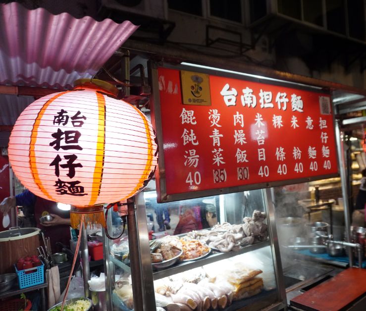 台北大同｜大龍夜市-台南擔仔麵｜在地40年老攤位，超人氣銅板美食