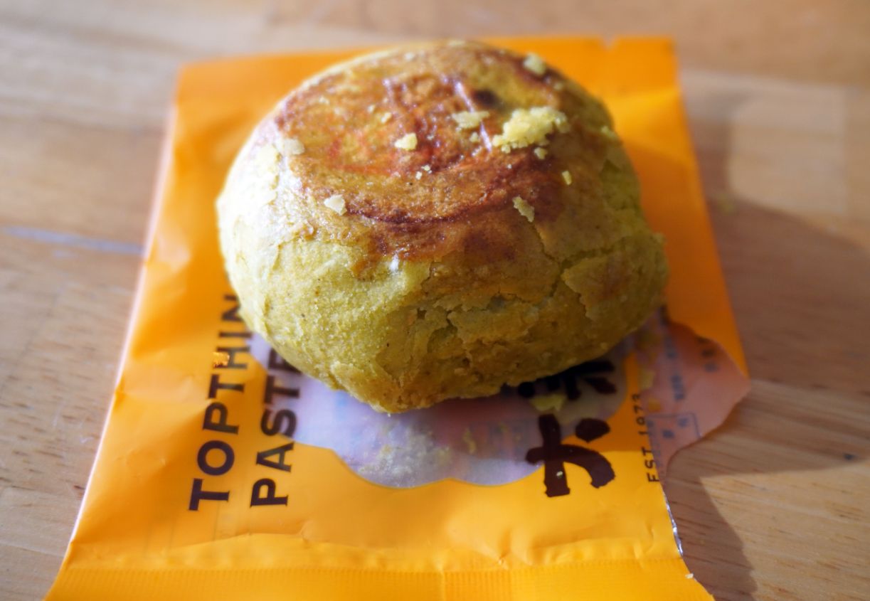 三沙灣必買伴手禮｜大新餅店｜在地50年餅舖，咖哩肉餅推薦必買，外層酥脆，內餡帶有咖哩香