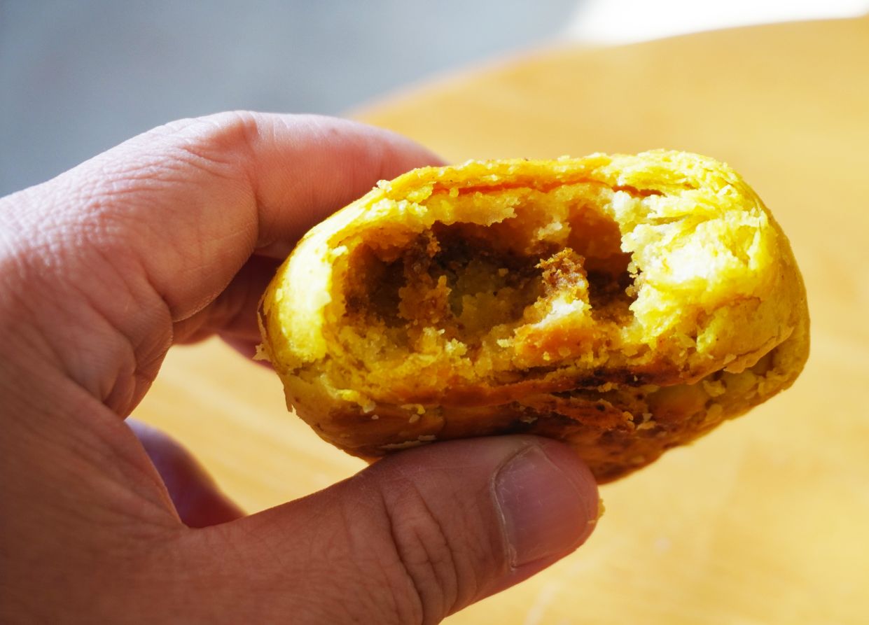 三沙灣必買伴手禮|大新餅店|在地50年餅舖,咖哩肉餅推薦必買,外層酥脆,內餡帶有咖哩香 - 第15張圖 三沙灣必買伴手禮|大新餅店|在地50年餅舖,咖哩肉餅推薦必買,外層酥脆,內餡帶有咖哩香