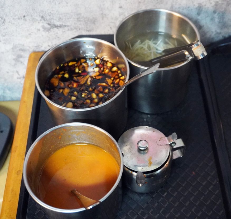 基隆中正|無名清燉豬腳湯|濕冷雨天來一碗清燉豬腳湯,正濱漁港滷肉飯的最佳神隊友 - 第8張圖 基隆中正|無名清燉豬腳湯|濕冷雨天來一碗清燉豬腳湯,正濱漁港滷肉飯的最佳神隊友