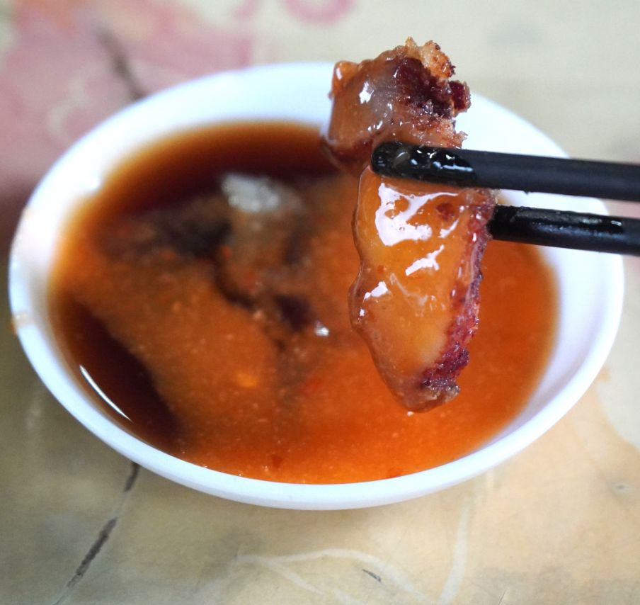 基隆中正│姨媽的鹹粥│500碗推薦店家，鄰近正濱舊漁會大樓的50年美味老店，鹹粥佛心價20元