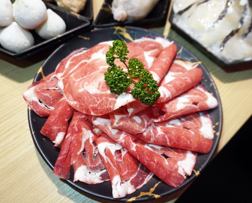 台北內湖|四川龍府|捷運葫洲站美食推薦，麻辣鴛鴦鍋搭配創意川菜，壽星幾歲生日就送幾隻蝦，慶生聚餐首選