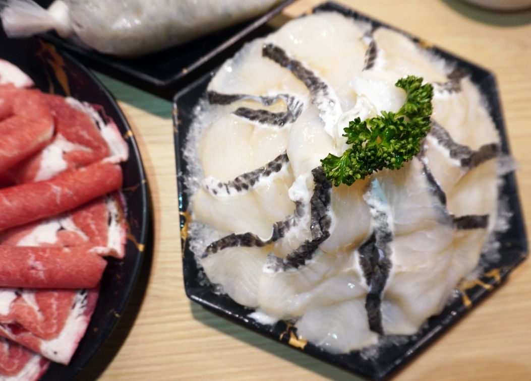 台北內湖|四川龍府|捷運葫洲站美食推薦，麻辣鴛鴦鍋搭配創意川菜，壽星幾歲生日就送幾隻蝦，慶生聚餐首選
