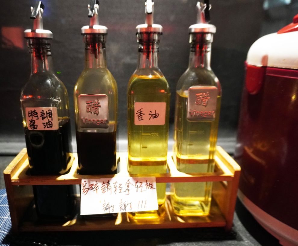 台北內湖|四川龍府|捷運葫洲站美食推薦，麻辣鴛鴦鍋搭配創意川菜，壽星幾歲生日就送幾隻蝦，慶生聚餐首選