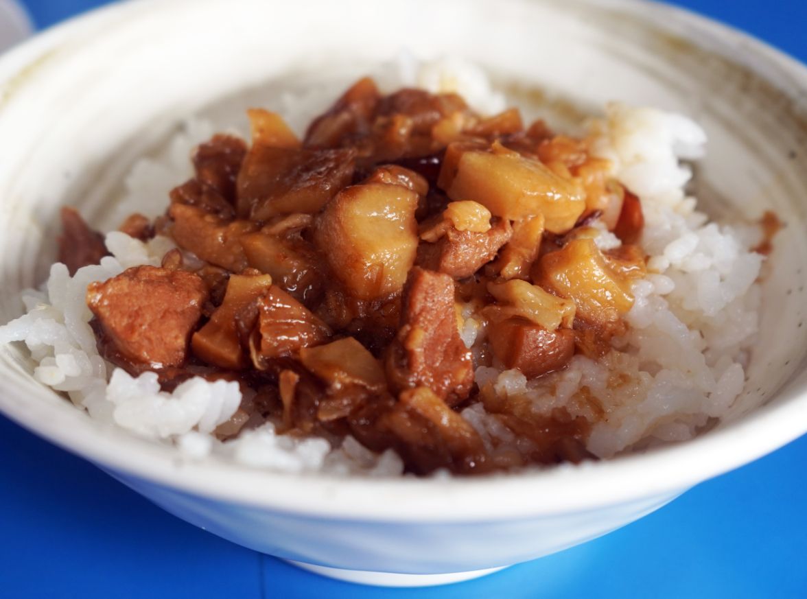 基隆中正｜進展小吃店｜八斗子漁港美食推薦，來大坪海岸必嚐海味，海鮮小卷米粉大推