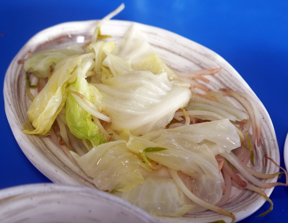 基隆中正｜進展小吃店｜八斗子漁港美食推薦，來大坪海岸必嚐海味，海鮮小卷米粉大推