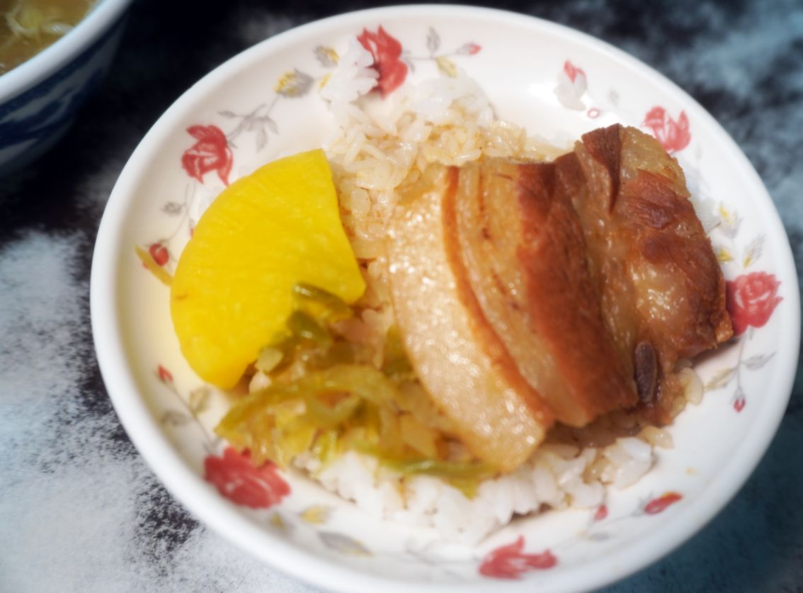 雲林北港|一郎土魠魚羹 |在地60年老店,超人氣的宵夜美食,豬腳跟土魠魚羹大推 - 第15張圖 雲林北港|一郎土魠魚羹 |在地60年老店,超人氣的宵夜美食,豬腳跟土魠魚羹大推