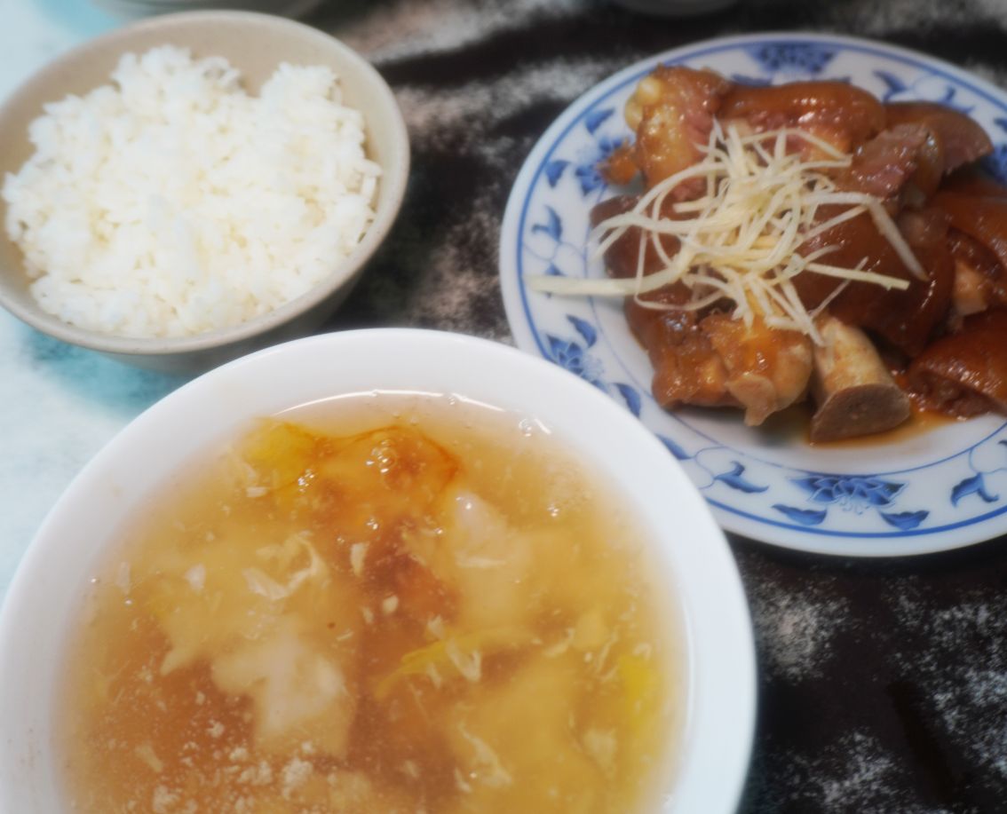 雲林北港|一郎土魠魚羹 |在地60年老店,超人氣的宵夜美食,豬腳跟土魠魚羹大推 - 第4張圖 雲林北港|一郎土魠魚羹 |在地60年老店,超人氣的宵夜美食,豬腳跟土魠魚羹大推