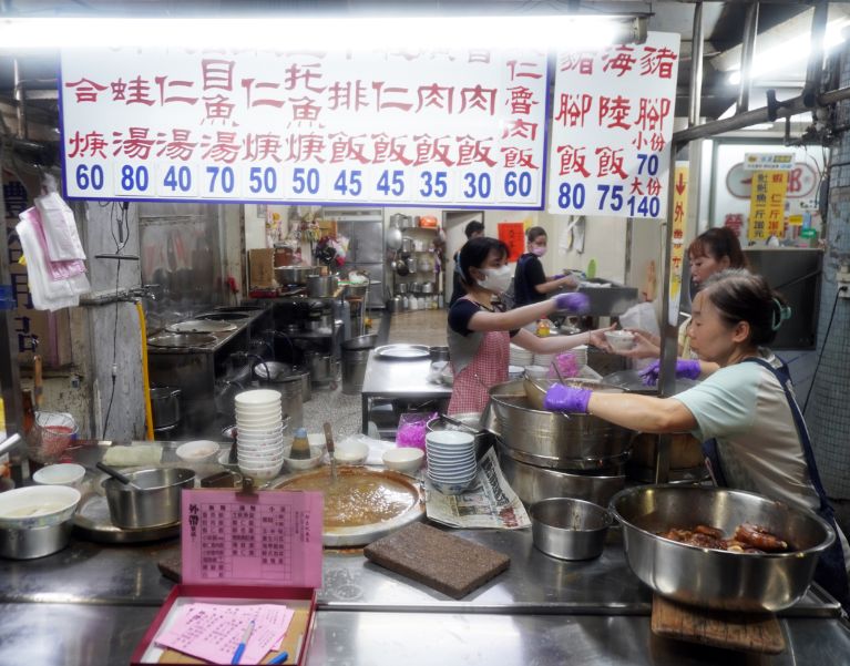 雲林北港｜一郎土魠魚羹 ｜在地60年老店，超人氣的宵夜美食，豬腳跟土魠魚羹大推