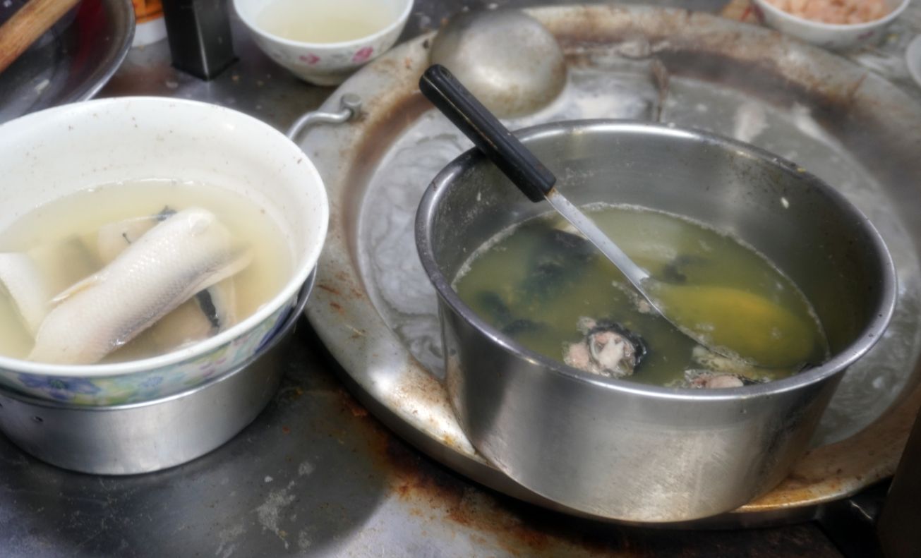 雲林北港|一郎土魠魚羹 |在地60年老店,超人氣的宵夜美食,豬腳跟土魠魚羹大推 - 第10張圖 雲林北港|一郎土魠魚羹 |在地60年老店,超人氣的宵夜美食,豬腳跟土魠魚羹大推