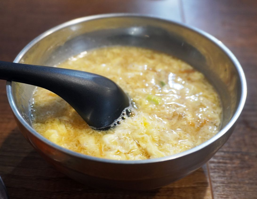 基隆中正｜蹦康涼麵｜鄰近信二停車場的超人氣涼麵店，選用白麵，吃起來口感扎實，醬汁夠味