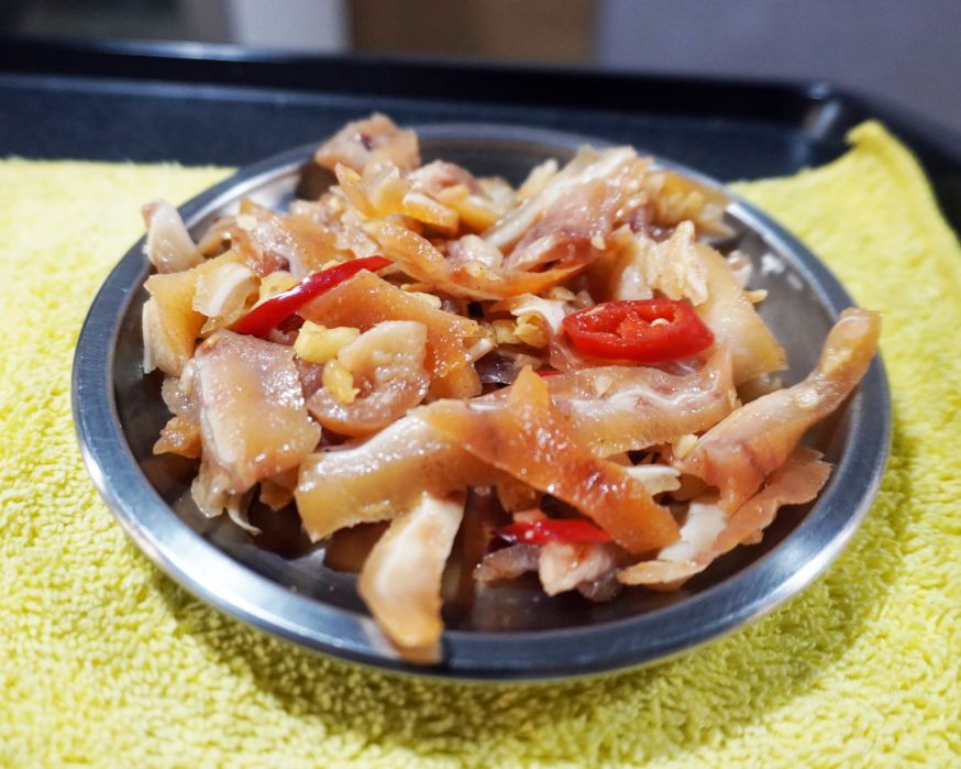 基隆中正｜蹦康涼麵｜鄰近信二停車場的超人氣涼麵店，選用白麵，吃起來口感扎實，醬汁夠味